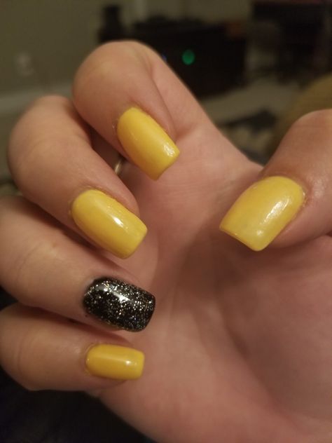 Iowa Hawkeye nails Iowa Hawkeye Nail Designs, Steeler Nails Designs, Iowa Hawkeye Nails, Hawkeye Nails, Steelers Nails, Iowa Hawkeye, Nail Idea, Iowa Hawkeyes, Messy Hair