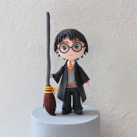 Harrypotter Fondant Figur Harry Potter Fondant Figures, Harry Potter Fondant Cake, Fondant Harry Potter, Barbie Dress Cake, Harry Potter Dolls, Harry Potter Birthday Cake, Cute Harry Potter, Harry Potter Theme Party, Harry Potter Cake