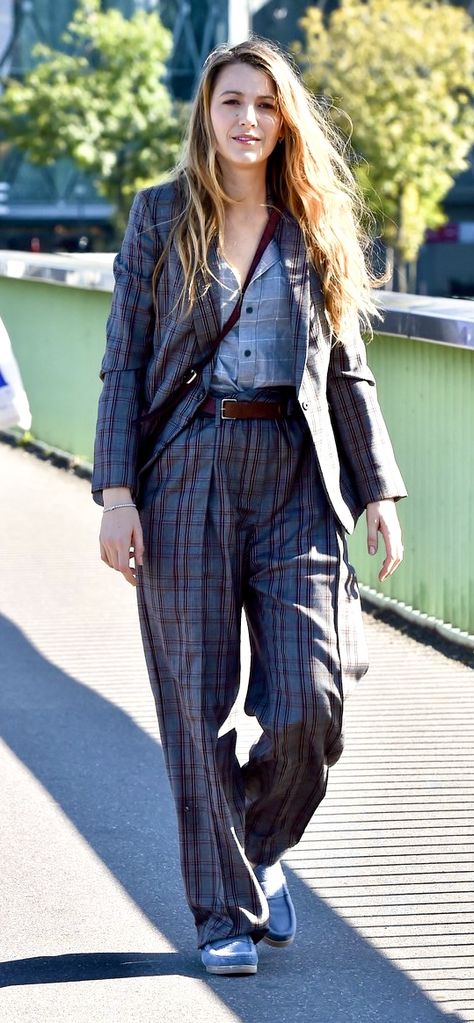 Blake Lively Street Style Blake Lively Style Casual, Blake Lively Casual, Blake Lively Street Style, Blake Lively Outfits, Blake Lively Style, Flamboyant Natural, Celeb Fashion, Style Goals, Ryan Reynolds