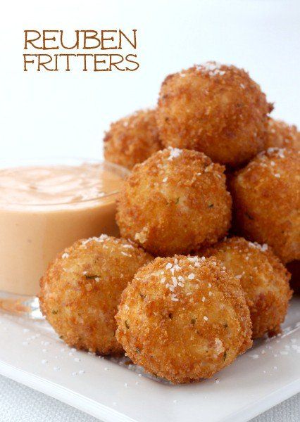 These Reuben Fritters are crispy on the outside and creamy on the inside! Keep the party going the next day with this fun appetizer recipe! #fritters #friedfood #leftovercornedbeef #appetizerrecipe Irish Appetizers, St Patrick's Day Appetizers, Beef Appetizers, Neuer Wallpaper, Irish Recipes Traditional, Corned Beef Recipes, St Patricks Day Food, Vol Au Vent, Irish Recipes