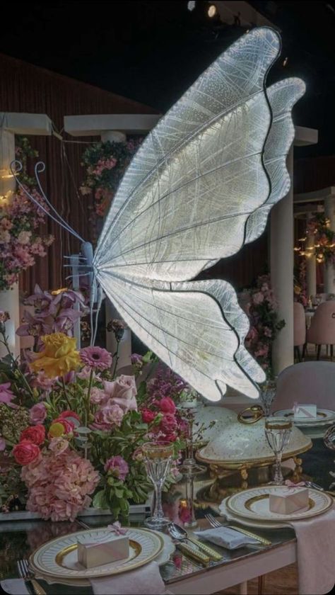 Butterfly Sculpture, Butterfly Party Decorations, Easy Diy Home Decor, Home Decor Ideas Diy, Baby Shower Deco, Diy Home Decor Crafts, Wedding Planning Decor, Wedding Backdrop Design, Butterfly Baby Shower