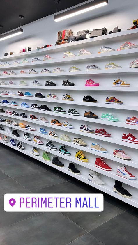 Sneaker Head Closet, Shoe Store Design, Hypebeast Room, Shoe Room, Shoe Wall, Office Renovation, Showroom Interior Design, Mens Clothing Store, Jordan Shoes Girls