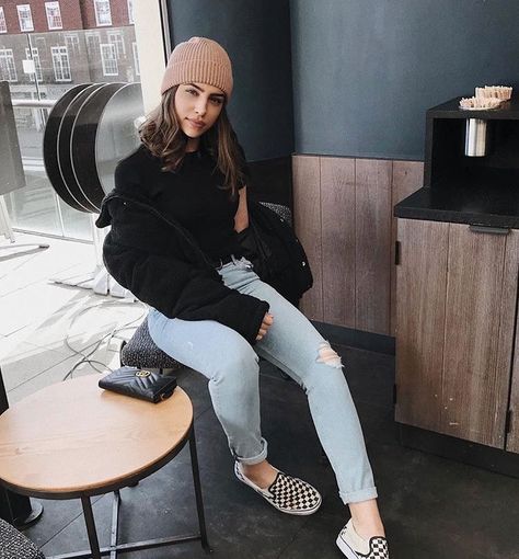 Winter Hipster, Skirt Labuh, Looks Hip Hop, Winter Mode Outfits, Beanie Outfit, Chic Fall Outfits, Winter Ideas, Populaire Outfits, Looks Black