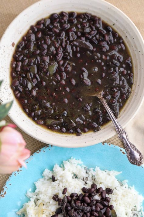 Instant Pot Cuban Black Beans - Fat Girl Hedonist Pineapple Habanero Salsa, Tres Leches Recipe, Pumpkin Flan, Cuban Black Beans, Habanero Salsa, Dried Black Beans, Black Bean Recipes, Cuban Cuisine, Cuban Recipes