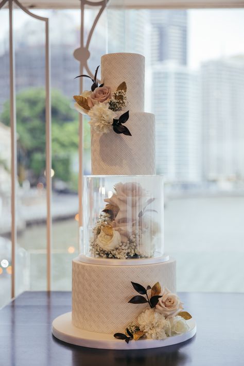 Wedding Cake Spacers, Wedding Cakes Square Elegant, Wedding Cake Transparent Tier, Simple Wedding Cake Ideas 3 Tier, Cake With Glass Tier, Wedding Cake Glass Tier, Wedding Cake Transparent, Clear Cake Tier, Wedding Cakes With Clear Tiers