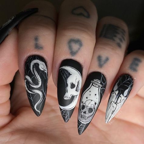 Nails Short Halloween, Nail Design Halloween, Acrylic Halloween Nails, Nails Acrylic Halloween, Halloween Nails Short, Scary Nail Art, Halloween Nails Acrylic, Halloween Nail Design, Scary Nails