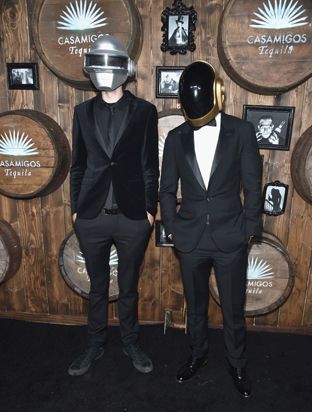 Zedd 2016 Casamigos Tequila Halloween Party Daft Punk Halloween Costume, Weekend In Los Angeles, Halloween Costumes 2016, Best Celebrity Halloween Costumes, Celebrity Costumes, Celebrity Halloween Costumes, Halloween Bash, Latest Celebrity News, Daft Punk