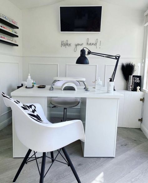 Nail Room Ideas, Nail Salon Interior Design, Tech Room, Nail Salon Interior, Beauty Room Salon, Esthetician Room Decor, Esthetics Room, Spa Room Decor, Esthetician Room