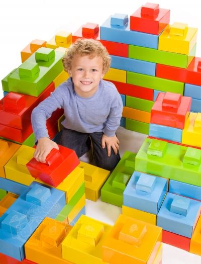 Educational Toys 5 Year Old | Dado Bricks are designed in giant cardboard bricks in order to build ... Cardboard Bricks, Handy Manny, Interlocking Blocks, Kids Blocks, Toys Diy, Toy Baby, Diy Decorating, Baby Toy, Fashion Diy