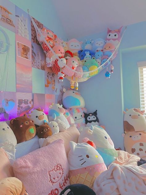 Room Aesthetic Simple, Kawaii Gamer Room, Kawaii Stuff To Buy, Black Japandi, Kawaii Bedroom Aesthetic, Cute Kawaii Room, Teddy Bear Small, Huggable Teddy Bear, Small Teddy Bear