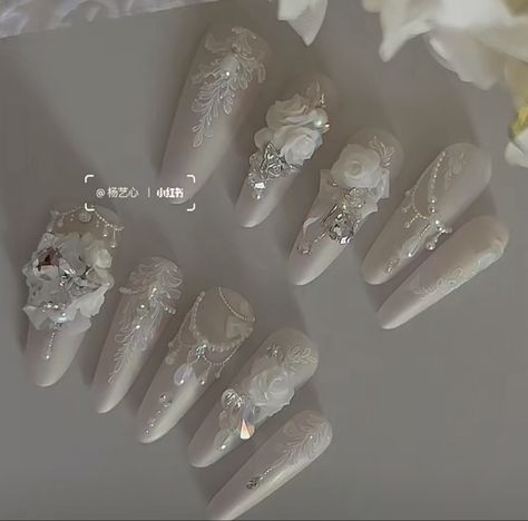 Royal Wedding Nails, Royalty Nail Designs, White Chinese Nails, Chinese Wedding Nails, White Nails Rhinestones, Nail Art Designs Bridal, Pearl Nail Designs, White Pearl Nails, Bridal Nail Designs