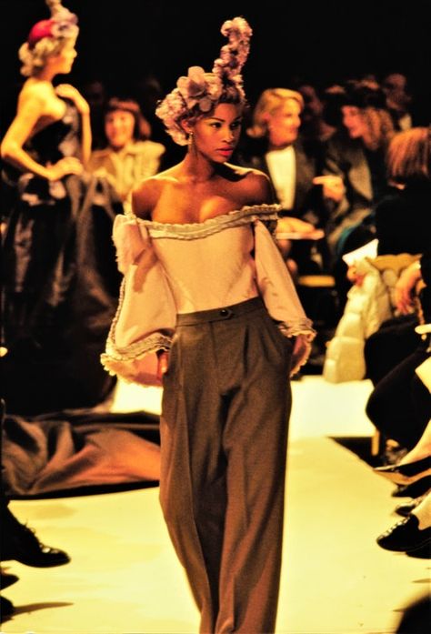 Givenchy 1996 Spring Couture, Givenchy Style Outfits, Givenchy 1998 Haute Couture, Vintage Corset Outfit, Givenchy Outfit, Givenchy Runway, Genderfluid Fashion, Givenchy Haute Couture, Ysl Fashion