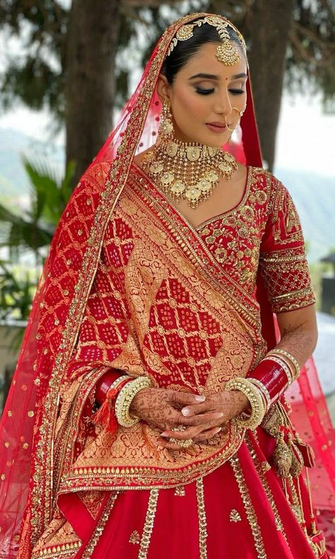 Beautiful Bridal Makeup, Latest Bridal Lehenga Designs, Designer Bridal Lehenga Choli, Celebrity Bride, Latest Bridal Lehenga, Gown Party Wear, Wedding Lehenga Designs, Indian Bride Outfits, Bridal Lehenga Collection