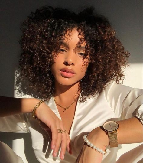 Short and Long Curly Hairstyles for Black Women: Cute Short Haircuts with Side Part Haircuts With Side Part, Long Curly Hairstyles, Curly Hairstyles For Black Women, Curly Hair Care Routine, Short Curly Hairstyles, Cute Short Haircuts, Curly Hair Types, Natural Afro Hairstyles, Beautiful Curls