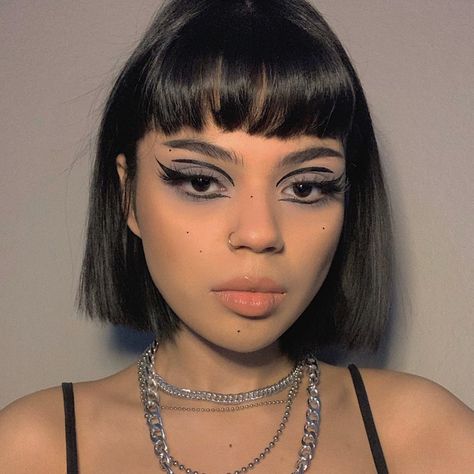 Straight Brows Goth, Shaved Eyebrow Tail, Shaved Eyebrows, Alternative Beauty, Shave Eyebrows, Eyebrow Slits, Straight Eyebrows, Eyeliner Ideas, Straight Brows