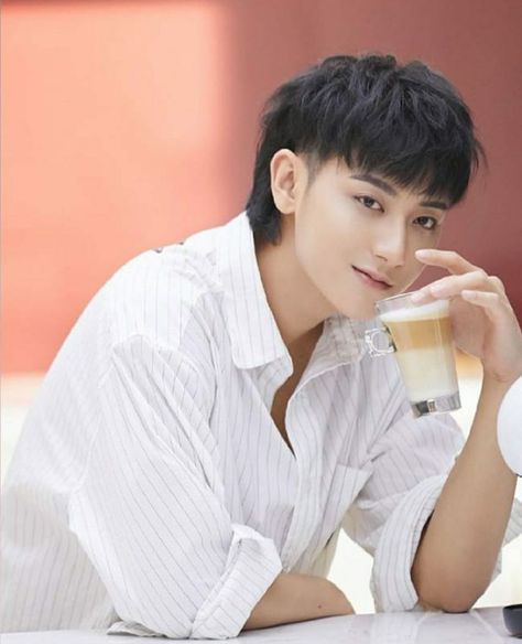 Muller Hairstyle Men, Jay Jo Haircut, Asian Mullet, Asian Men Short Hairstyle, Z Tao, Anime Haircut, Zi Tao, Asian Haircut, Asian Men Hairstyle