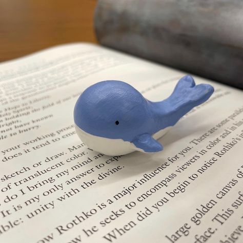 Little whale that lets you rest your pen and tea spoon on it's back. This piece is hand sculpted with air dried clay, painted and sealed by acrylic and resin, gentle care is advised. This little guy make the perfect desk friend to provide you with comfort and company. Made to order, so allow 1-2 weeks for your tiny friend to be made before it is shipped out. Air Dry Clay Whale, Hand Pottery Ideas Clay Projects, Crayola Air Dry Clay Projects, Clay Pencil Holder, Crayola Air Dry Clay, Pen Holder Diy, Air Dried Clay, Easy Clay Sculptures, Clay Pen