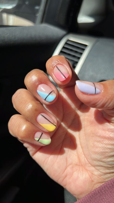 Pastel Manicure Ideas, Geometric Short Nails, Pastel Short Nails, Vibey Nails, Nails For College, Pastel Manicure, College Nails, Night Nails, Artsy Nails