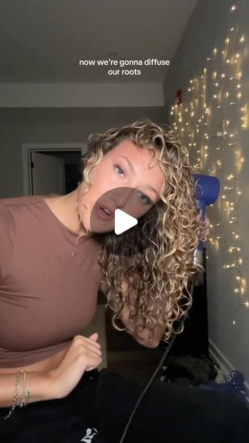 Han on Instagram: "I am team diffusing now 😭 cant wait 20 hours for my hair to airdry but this is how i diffuse for minimal frizz🥰 @dysonbeauty 
.
.
#curlyhair #curlyhairroutine #curlygirl #curlyhairtutorial" How To Use Hair Dryer Diffuser, How To Use A Diffuser, How To Diffuse Hair, How To Use A Diffuser On Curly Hair, How To Diffuse Curly Hair, Dyson Diffuser, Diffuser Hair, Hair Dryer Diffuser, Hair Diffuser