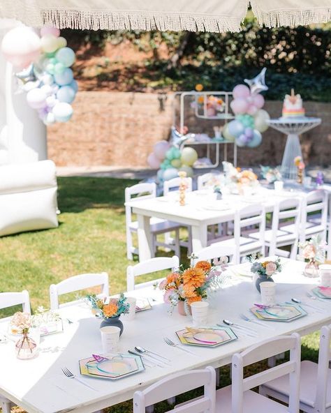 Pastel rainbow dreams come true with this party by @beijosevents 🌈 featuring our Pastel collection of plates for the table setting 💕 Party At The Park, Birthday Party At Park, Purple Chair, Park Birthday, Colorful Unicorn, Dessert Set, Unicorn Theme, Colourful Balloons, Unicorn Cake