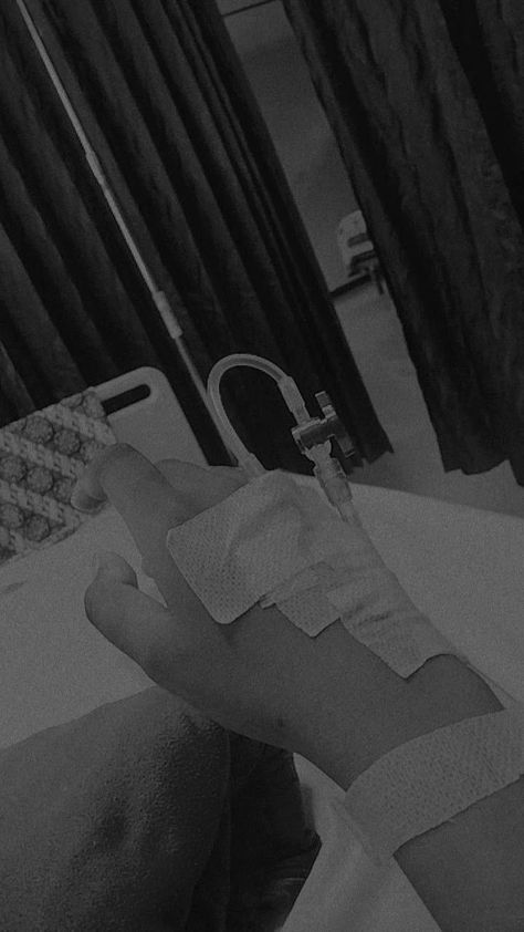 Hospital Streaks, Foto Prank Rumah Sakit, Saline Hand Hospital Snapchat, Drip Snap, Drip Pictures In Hospital, Hospital Drip, Admit In Hospital Hand Snap, Hand Drip In Hospital Snap, Hand With Drip In Hospital Real