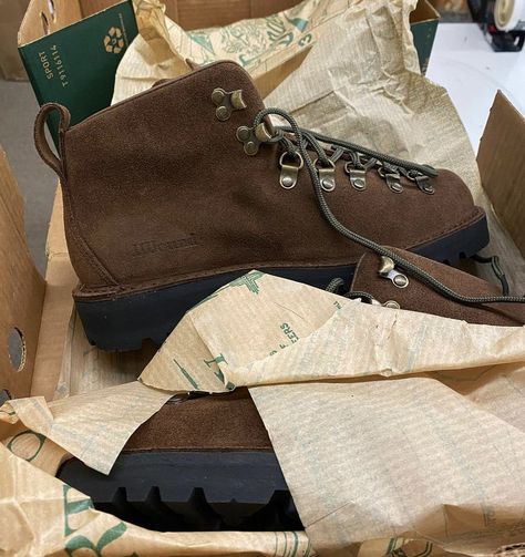 Danner Hiking Boots Outfit, Danner Boots Outfit, Cold Winter Boots, Danner Hiking Boots, Winter Boots Men, Wardrobe Change, Eclectic Grandpa, Danner Boots, Hidden Hills