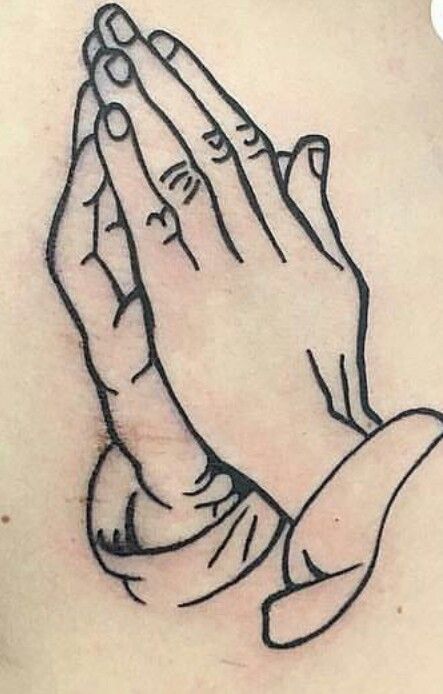 Ideias Tato Grunge, Praying Hands Drawing, Prayer Hands Tattoo, Praying Hands Tattoo Design, Hand Outline, Praying Hands Tattoo, Hands Tattoo, Camera Tattoo, Tattoo Outline Drawing