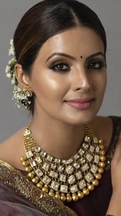 Geeta Basra, Chitrangada Singh, Normal Makeup, Dipika Padukone, Bridal Hair Buns, Hair Buns, Arab Women, India Beauty, Jewellery Collection