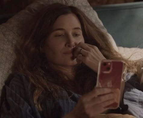 Kathryn Hahn Tiny Beautiful Things, Kathryn Hahn Mrs Fletcher, Agatha Harkness Aesthetic, Kathryn Hann, Southern Nights, Middle Aged Actresses, Katy Kat, The Season Of The Witch, Agatha Harkness