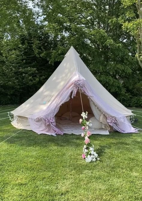 Pink Camping Aesthetic, Winter Exercise, Pink Camping, Pink Tent, Deco Champetre, Picnic Inspiration, Decoration House, Summer Dates, Dream Room Inspiration