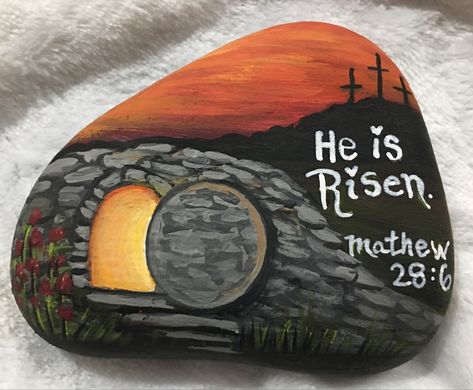 He Is Risen Painted Rocks, He Is Risen Rock Painting, Jesus Rock Painting Ideas, Christian Rock Painting Ideas, Cross Art Painting, Prayer Rocks, Inspirational Rocks, Diy Rock Art, Stone Art Painting