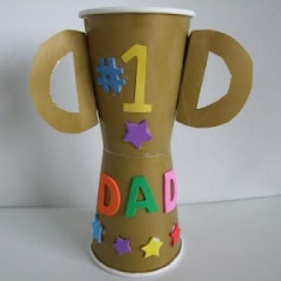 Father's Day Trophy Cup Craft...or use for Camp Awards, Cub Scouts, Youth Activity Awards. Fun and easy trophy idea Trophy Craft, Kids Fathers Day Crafts, Fathers Day Art, Father's Day Activities, Cadeau Parents, Cup Crafts, Dad Day, Fathers Day Crafts, Mors Dag