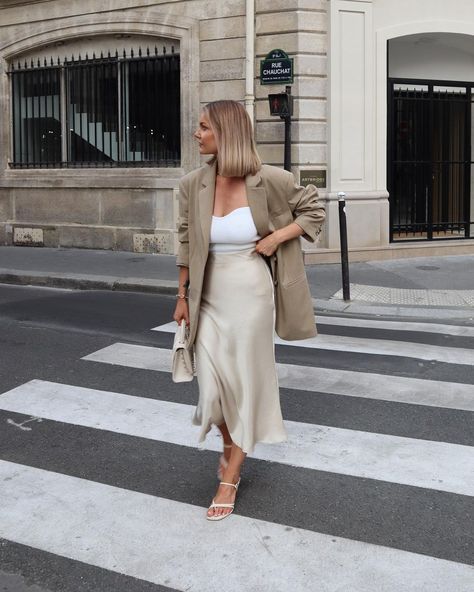 Satin Midi Skirt Outfits, Satin Skirt Outfit Summer, Aesthetic Lawyer, Midi Skirt Outfits Summer, Petite Fashion Outfits, Satin Outfit, Satin Skirt Outfit, Spring Skirt Outfits, Skirt Outfit Summer