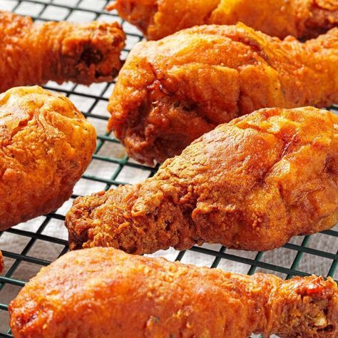 Cornmeal Fried Chicken, Fried Chicken Coating, Deep Fryer Recipes, Chicken Legs Recipe, Fried Chicken Drumsticks, Pork Pasta, Fried Chicken Legs, Chicken Leg Recipes, Making Fried Chicken