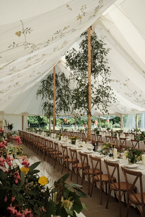 The Daughter of de Gournay’s Founder Had an English Summer Wedding With Decor Inspired by the Iconic Wallpaper | Vogue English Summer, Summer Wedding Decorations, Vogue Wedding, Iconic Wallpaper, English Wedding, Chinoiserie Wallpaper, Marquee Wedding, Tent Wedding, Wedding Service