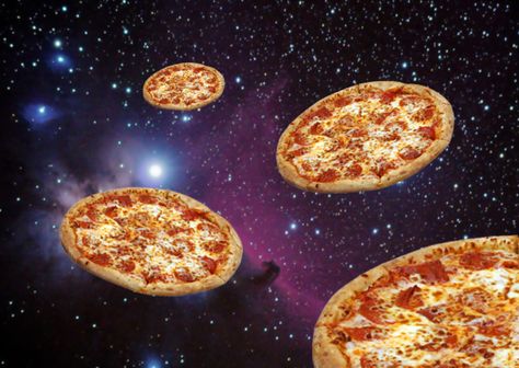 space flying pizzas Space Pizza, History Of Pizza, Pizza Wallpaper, Mellow Mushroom, Olive Garden Recipes, Pizza Company, Space Food, Pizza Art, Space Animals