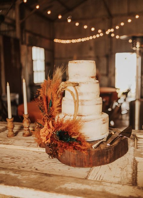 Western Vowel Renewal, Western Themed Wedding Cakes, Country Rustic Wedding Cake, Country Themed Wedding Cake, Western Cake Toppers Weddings, Western Theme Wedding Cake, Cowboy Wedding Decorations Centerpieces, Western Wedding Head Table Ideas, Western Wedding Cake Toppers