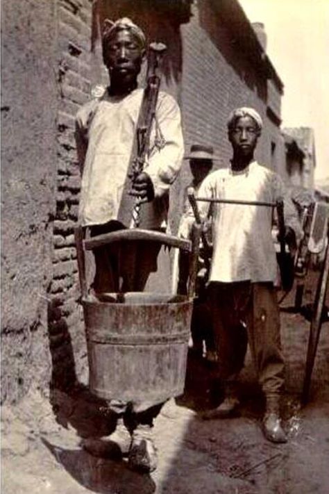 Black Chinese men African History Facts, African History Truths, Ancient World History, Black Fact, Black Knowledge, Asian History, History Education, African People, We Are The World