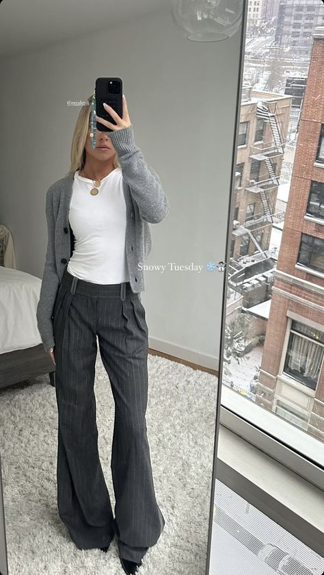 Trendy Receptionist Outfit, European Business Attire, What Is Smart Casual For Women, Therapist Outfits Women, Psychologist Outfit, 6th Form Outfits, Court Attire, Corporate Girly, Sixth Form Outfits