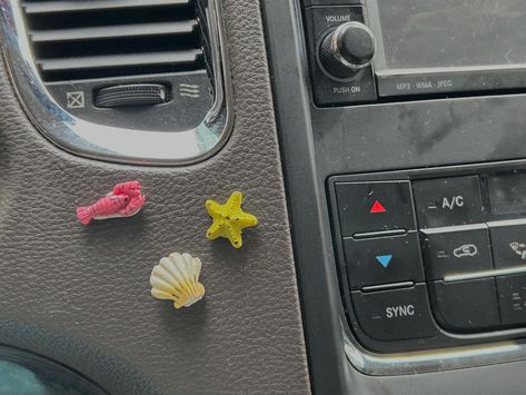 #beachy car decorations aesthetic cute Beach Car Interior, Beachy Car Decorations Interior, Beachy Car, Summer Car Decor Aesthetic, Beachy Car Aesthetic, Cute Beachy Car Decor, Beach Car Aesthetic Interior, Beach Car Decor, Beachy Car Decor