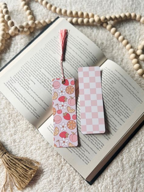 - these bookmarks are a thick cardboard with a glossy finish on the front - they measure 2" by 6"  - all of these bookmarks look the exact same - they will not vary on design from bookmark to bookmark - follow along on instagram @markitlikeitshot ADD TASSELS TO YOUR BOOKMARKS: https://www.etsy.com/listing/1523592625/add-on-tassels-to-your-bookmarks-tassel BUNDLE & SAVE: https://www.etsy.com/listing/1289686314/bundle-save-bookmarks-bulk-bookmarks Taking care of your bookmark: Treat your bookmark with care - it should hold up well due to the thickness of the bookmark!  If you are unsatisfied with your bookmark for any reason please contact me and I will work with you! ♥️ SHIPPING: I will use and envelop and ship with USPS for flat item orders so you will not get a tracking number.  Please co Preppy Bookmark Ideas, Diy Aesthetic Bookmarks, Pastel Bookmarks, Book Mark Cute, Bookmark Design Ideas, Fruit Bookmark, Bookmarks Aesthetic, Best Bookmarks, Handmade Bookmarks Diy