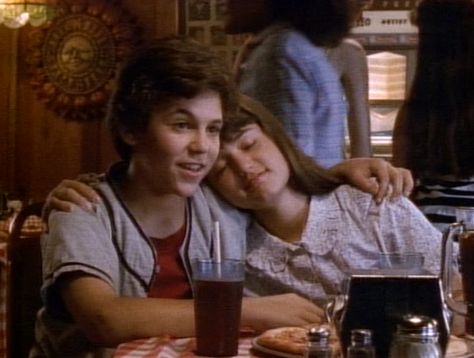 Show Couples, Winnie Cooper, Fred Savage, The Wonder Years, Danica Mckellar, Top Tv Shows, Tv Show Couples, Ninth Grade, Wonder Years