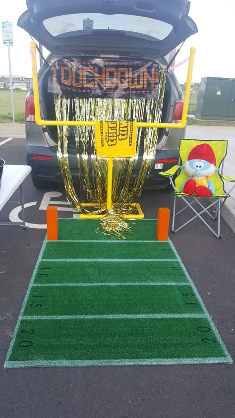 Football trunk or treat theme Football Trunk Or Treat, Paw Patrol Trunk Or Treat, Church Trunk, Trunker Treat Ideas, Halloween Car Decorations, Church Halloween, Trunk Ideas, Fall Festival Games, Trunk Or Treat Ideas