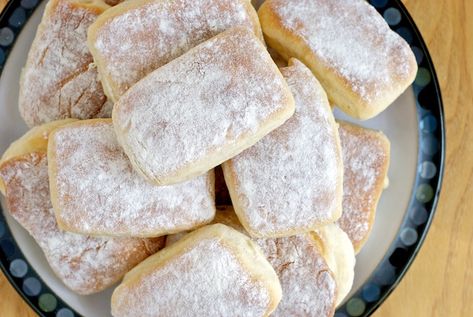 Delicious interpretation of Jackson's white mountain rolls.  Recipe Jacksons white mountain rolls rochester new york White Mountain Bread Recipe, Mountain Bread, Savory Recipe, Baked Rolls, Rochester New York, Country Cooking, Sweet Roll, White Mountain, Bread Rolls