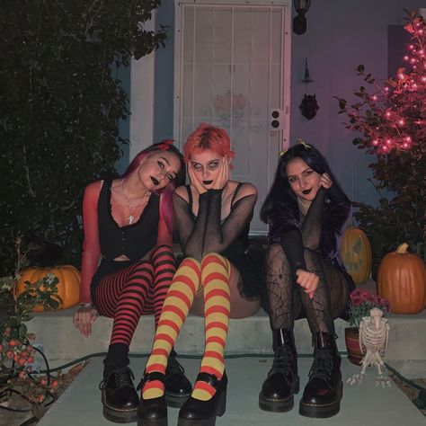 Halloweentown Inspired Outfits, Ruby Gloom Inspired Outfits, Ruby Gloom Makeup, Alt Halloween Costume Ideas, Ruby Gloom Cosplay, Ruby Gloom Costume, Alt Halloween Costumes, Magic Outfits, Crazy Halloween Makeup