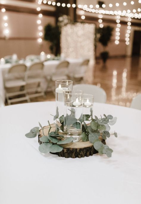 Wood Eucalyptus Centerpiece, Wedding Tables Center Piece Ideas, Simple Cheap Centerpieces Wedding, Ecuplatus Wedding, Round Wood Centerpiece Wedding, Sage Wedding Centerpieces, Wedding Centerpieces Ideas Round Table, Simple Table Decorations Wedding, Simple Wedding Centerpieces Round Tables