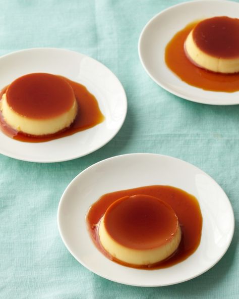 Crème Caramel - Martha Stewart - this is an easy recipe for a fancy looking dessert - plus its only 240 calories Caramel Flan, كريم كراميل, Martha Stewart Recipes, Caramel Desserts, Flan Recipe, Custard Recipes, Creme Caramel, Caramel Recipes, Pudding Cake