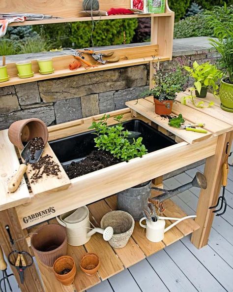 Garden Workstation with Hidden Potting Soil #diy #potting #bench #garden #decorhomeideas Planting Bench, Garden Table Plans, Potting Benches Diy, Potting Bench Ideas, Diy Potting Bench, Potting Bench Plans, Potting Station, Outdoor Potting Bench, Garden Station