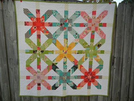 Supernova Quilt-Along: Quilting and Finishing – lee.a.heinrich Supernova Quilt, Nova Quilt, Quilt Free Pattern, Quilt Big, Finished Quilts, Quilting Blogs, Super Nova, Quilts Patterns, Straight Line Quilting