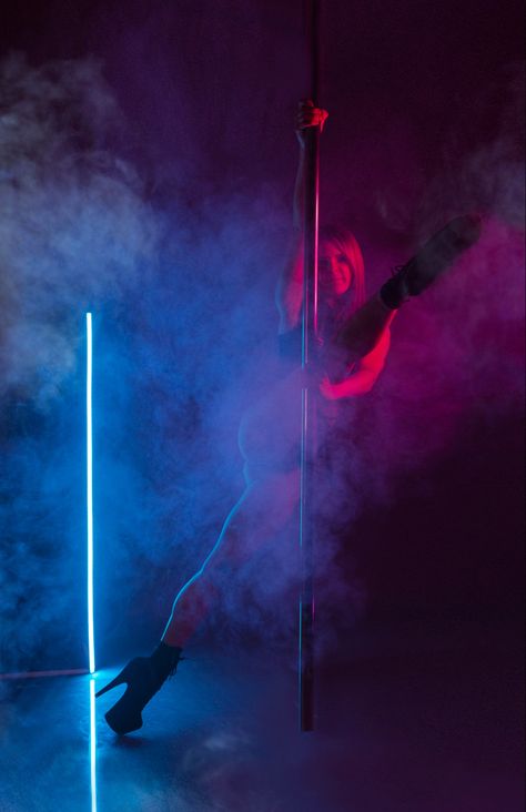 Street Pole Dancing Photography, Neon Pole Dance, Beginner Pole Photoshoot Poses, Pole Photoshoot Poses Simple, Exotic Dancer Aesthetic, Pole Photoshoot Poses, Pole Dancer Aesthetic, Pole Dance Photoshoot, Pole Dance Photography